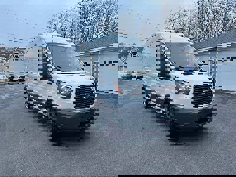 1FTYR2CM8JKA85677